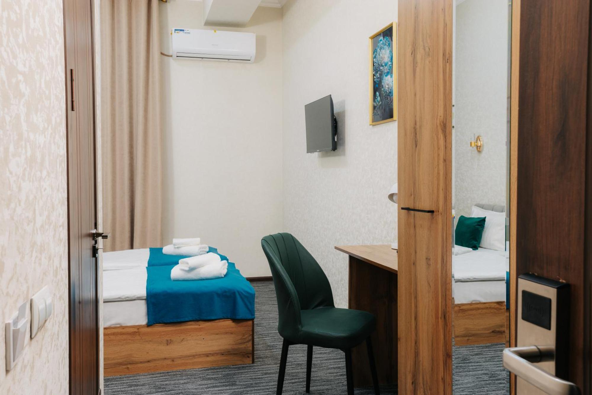 Resident Hotel Tashkent Exterior photo